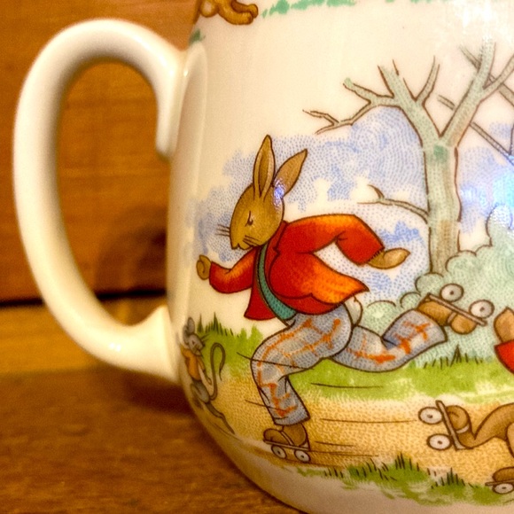 Vintage Royal Doulton Roller-Skating Bunnykins Double Handled Child’s Cup 1936 - Picture 4 of 8